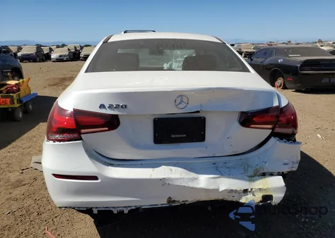 2020 Mercedes-Benz A 220 z USA, uszkodzony, nr VIN W1K3G4EB9LJ215939